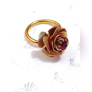 Vintage Sarah Coventry goldtone rose ring with red rhinestone center, adjustable